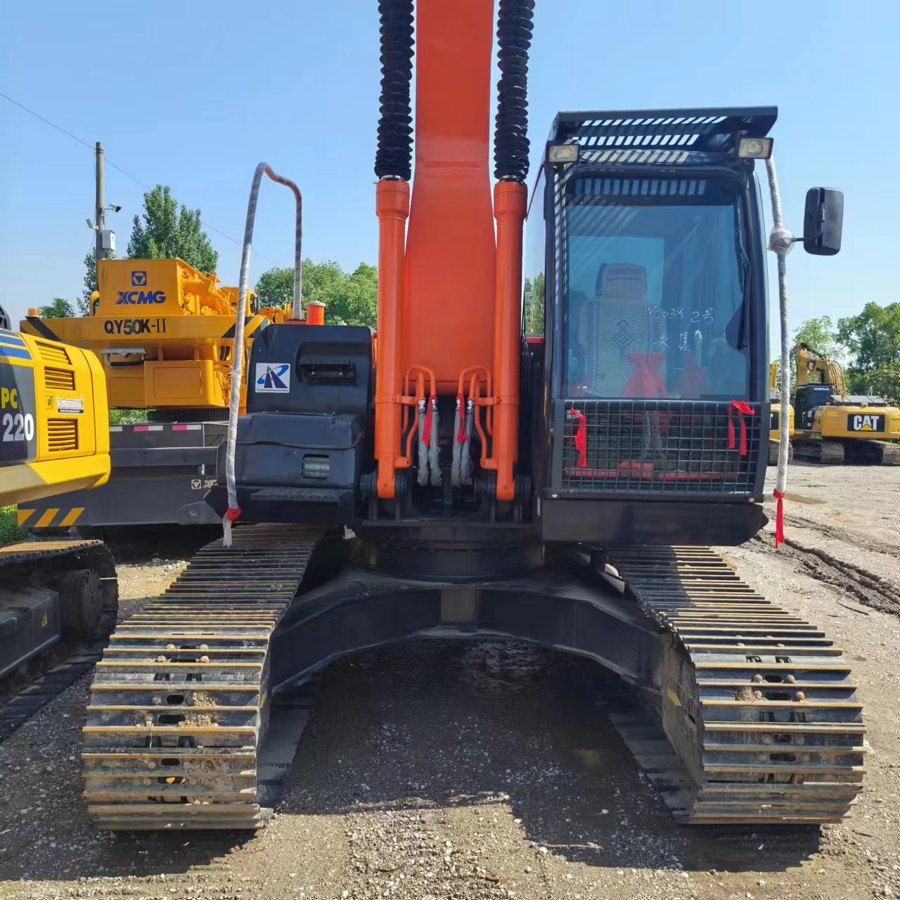 HITACHI ZX210 - حفارات زحافة: صور 5 HITACHI ZX210 - حفارات زحافة: صور 5