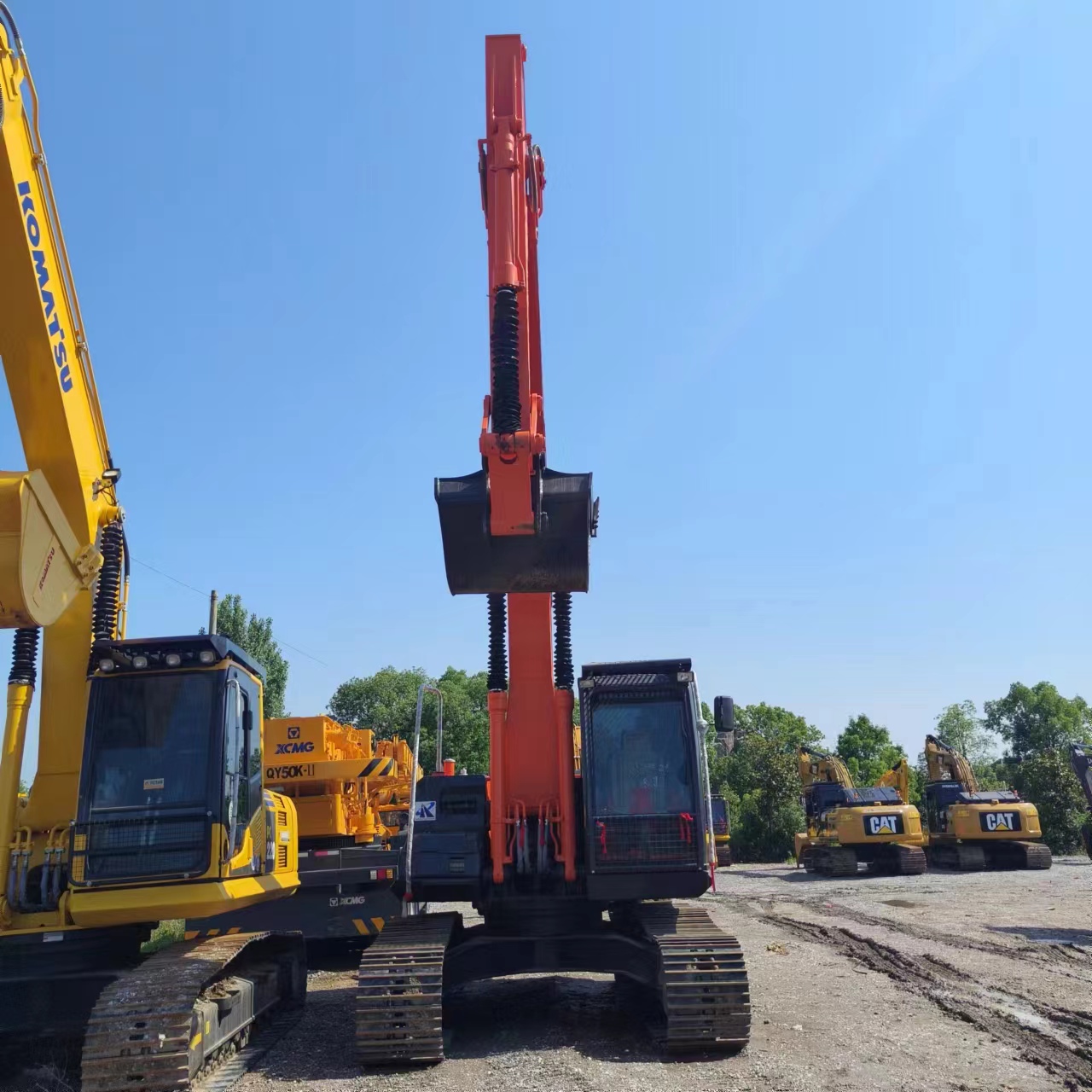 HITACHI ZX210 - حفارات زحافة: صور 5 HITACHI ZX210 - حفارات زحافة: صور 5