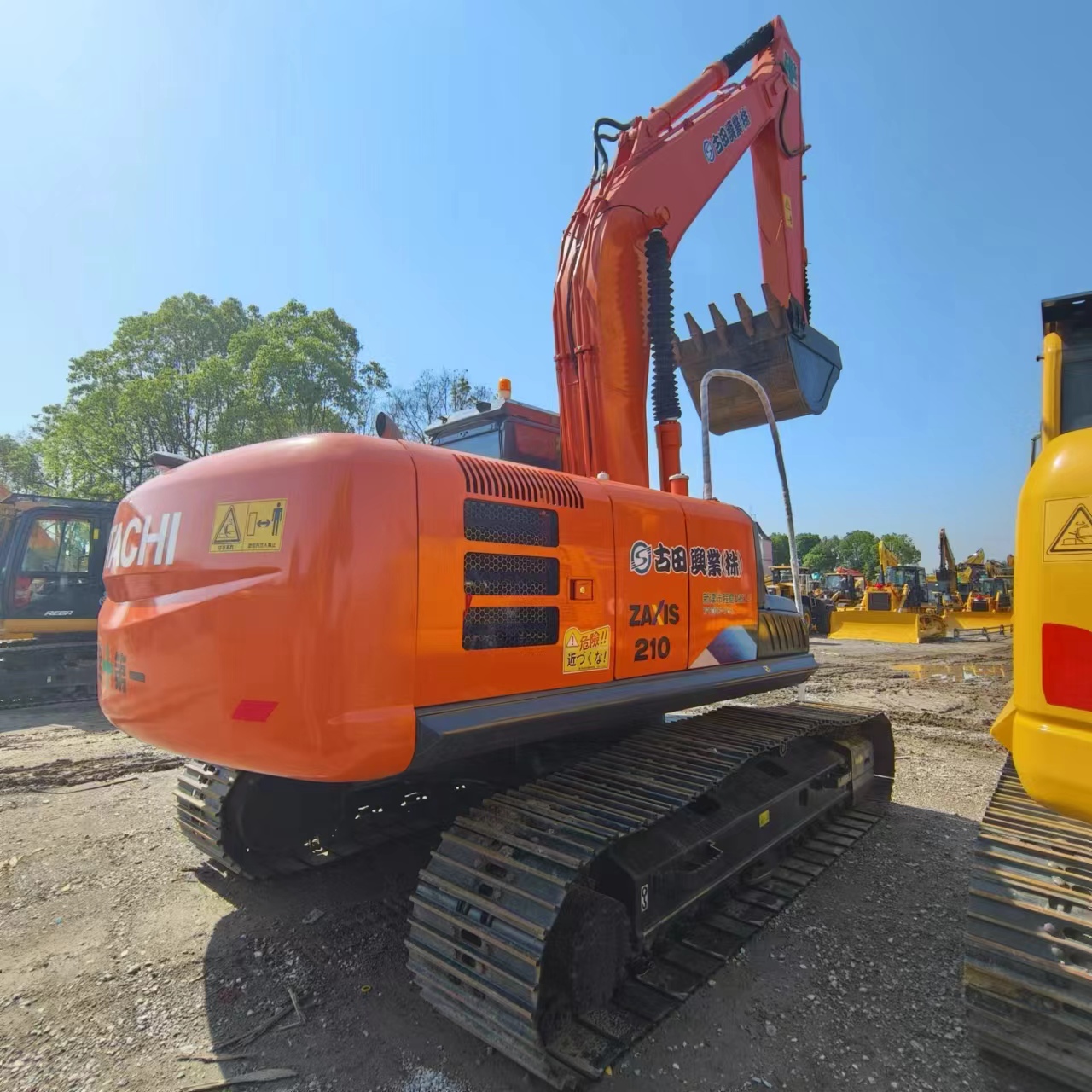 HITACHI ZX210 - حفارات زحافة: صور 2 HITACHI ZX210 - حفارات زحافة: صور 2