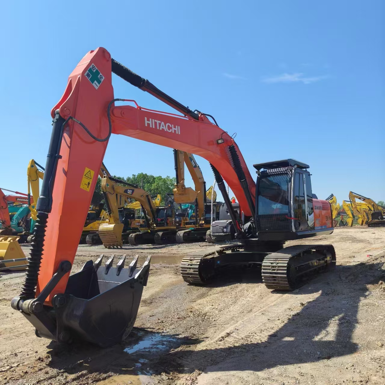 HITACHI ZX240 - حفارات زحافة: صور 4 HITACHI ZX240 - حفارات زحافة: صور 4