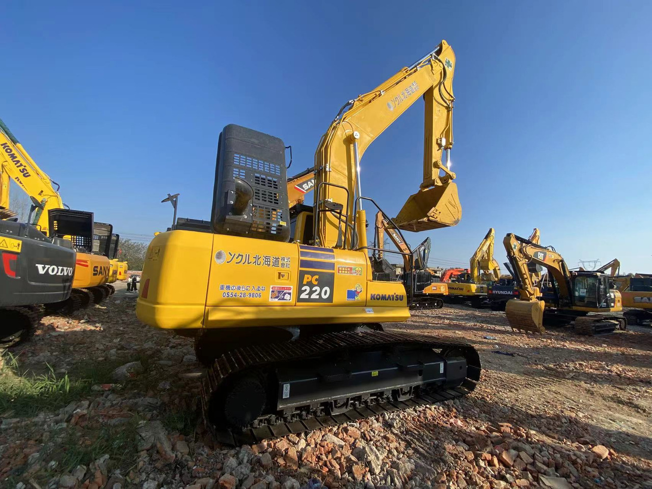 KOMATSU PC220 - حفارات زحافة: صور 1 KOMATSU PC220 - حفارات زحافة: صور 1