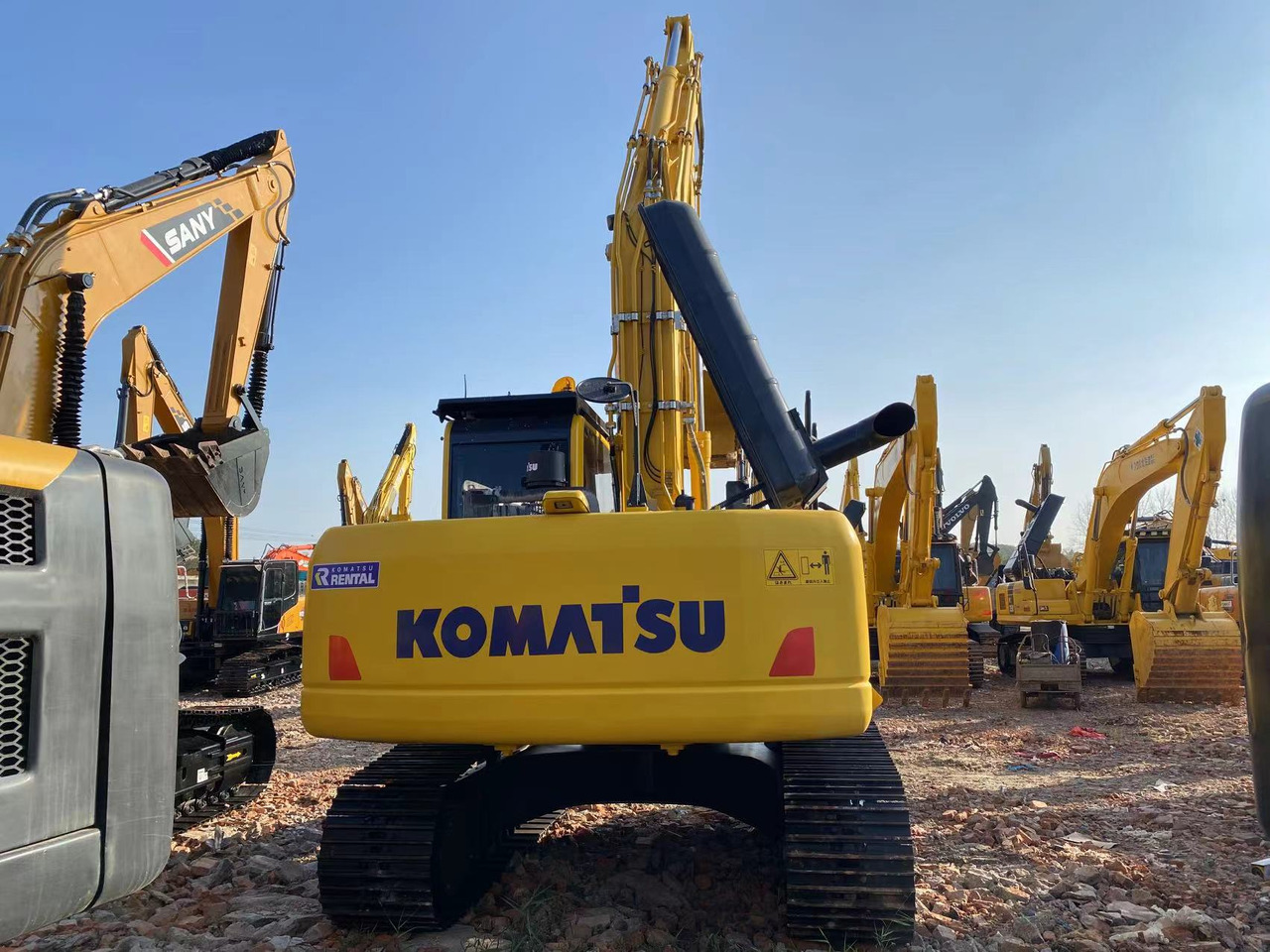KOMATSU PC220 - حفارات زحافة: صور 5 KOMATSU PC220 - حفارات زحافة: صور 5