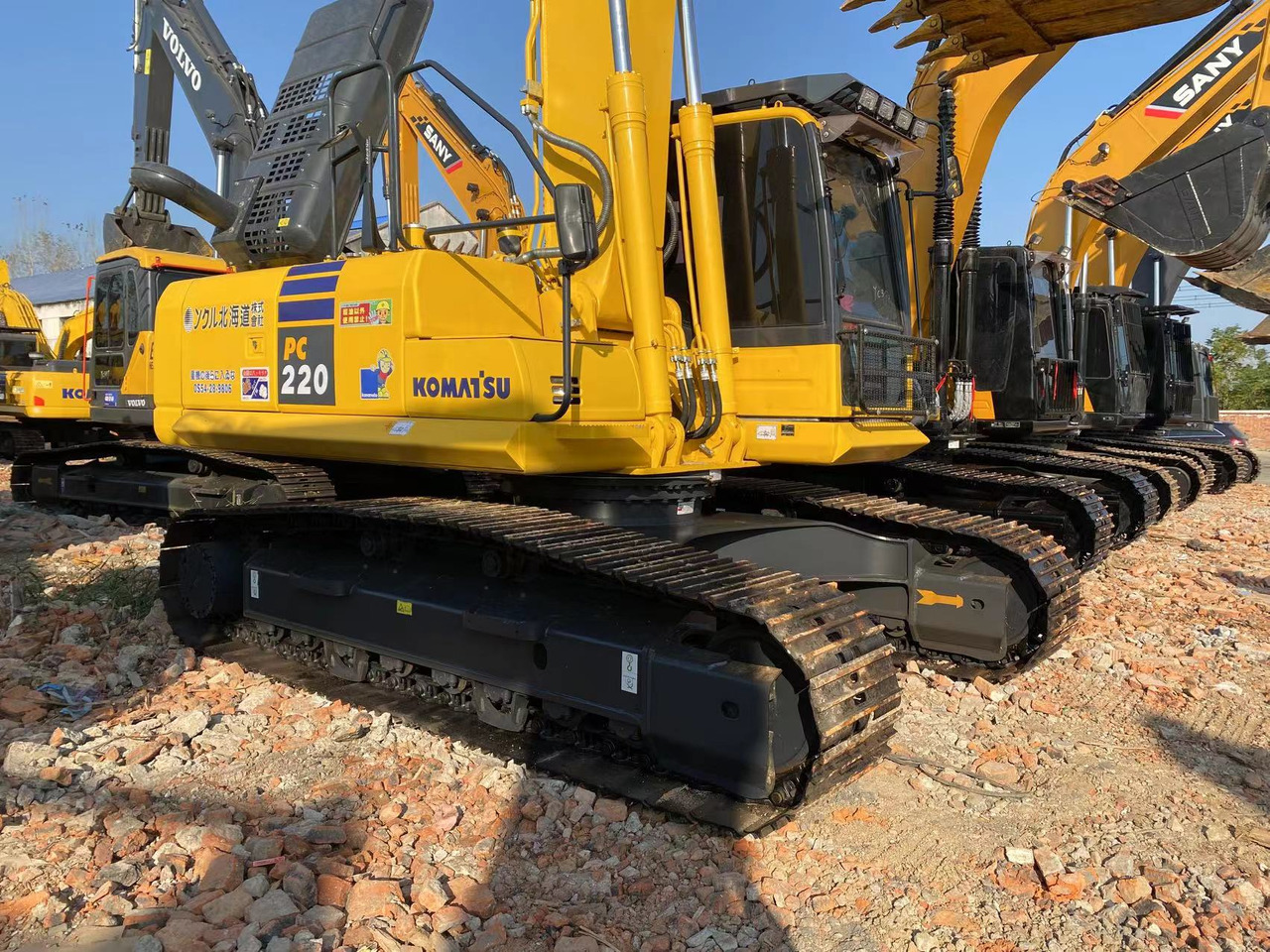 KOMATSU PC220 - حفارات زحافة: صور 4 KOMATSU PC220 - حفارات زحافة: صور 4