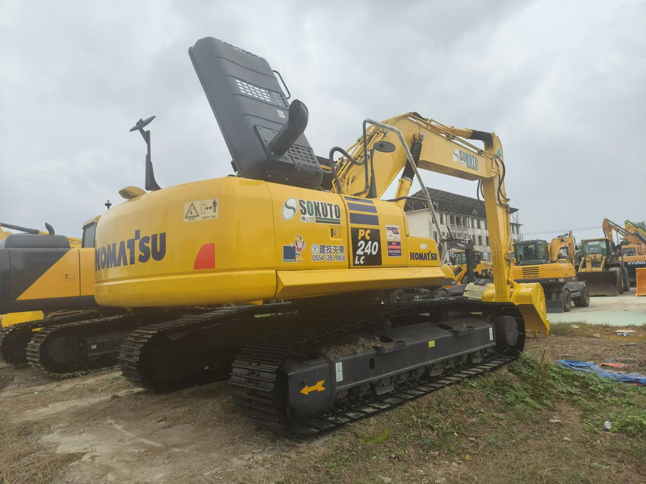 KOMATSU PC240LC-8 - حفارات زحافة: صور 1 KOMATSU PC240LC-8 - حفارات زحافة: صور 1