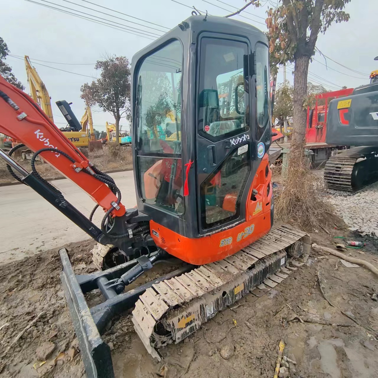 KUBOTA 30 - حفارة مصغرة: صور 2 KUBOTA 30 - حفارة مصغرة: صور 2