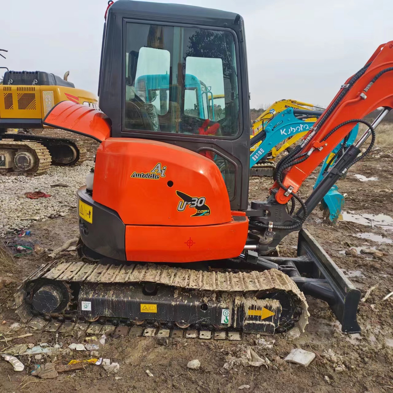 KUBOTA 30 - حفارة مصغرة: صور 4 KUBOTA 30 - حفارة مصغرة: صور 4