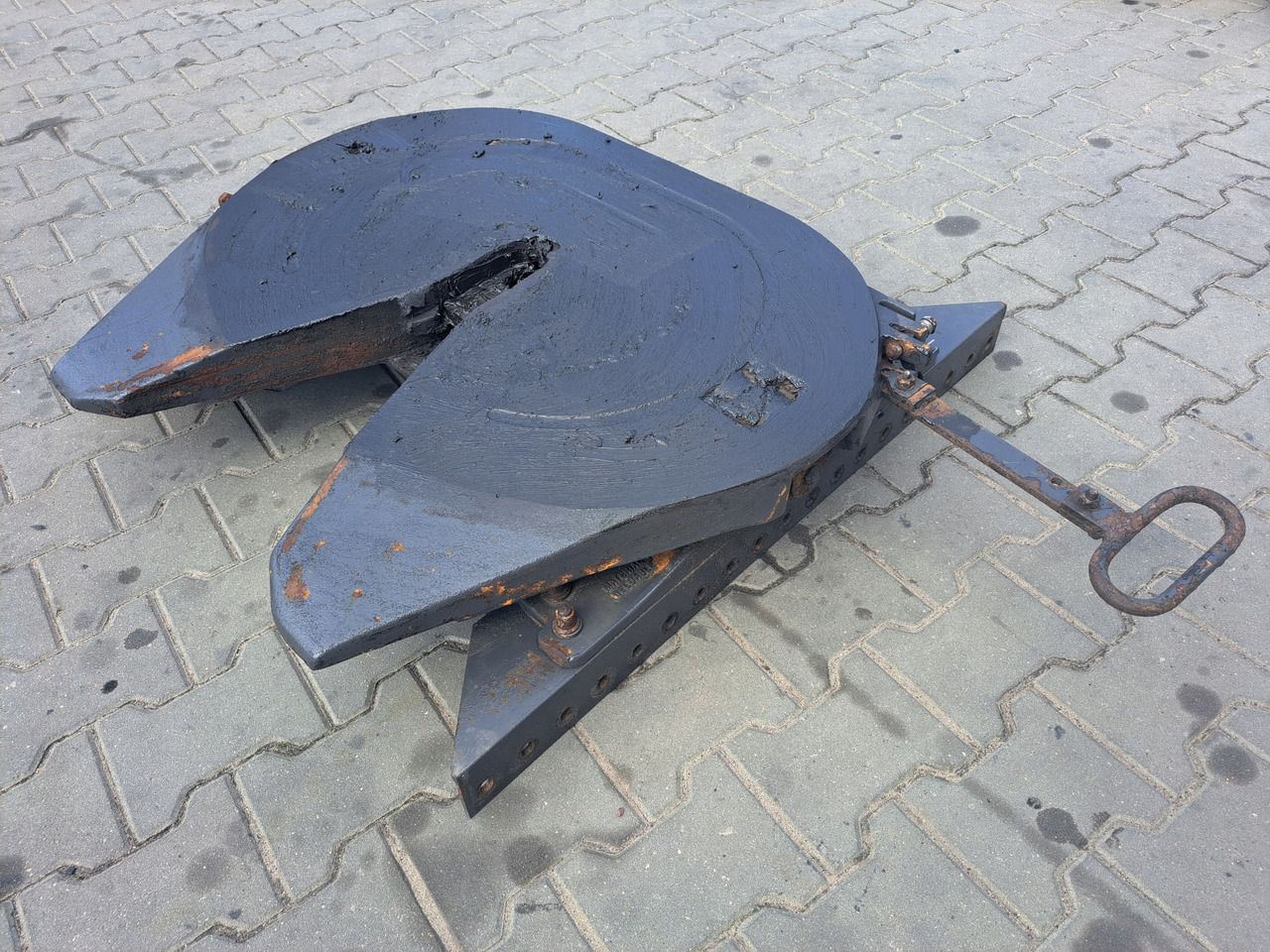 JOST SIODŁO JOST 140 MM WSPORNIK VOLVO FH FM - عجلة الخامسة - شاحنة: صور 1 JOST SIODŁO JOST 140 MM WSPORNIK VOLVO FH FM - عجلة الخامسة - شاحنة: صور 1