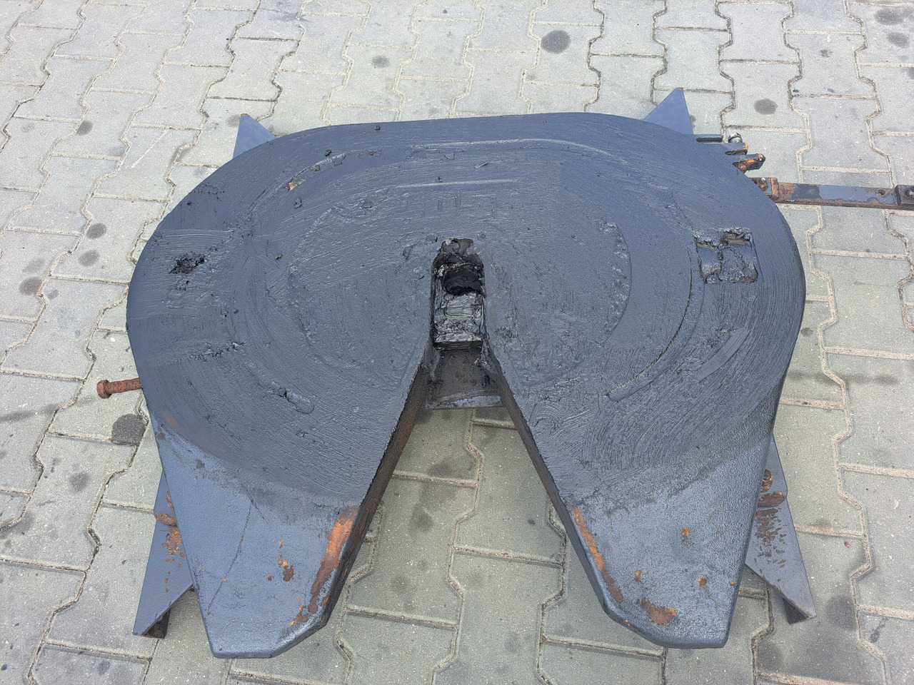 JOST SIODŁO JOST 140 MM WSPORNIK VOLVO FH FM - عجلة الخامسة - شاحنة: صور 3 JOST SIODŁO JOST 140 MM WSPORNIK VOLVO FH FM - عجلة الخامسة - شاحنة: صور 3