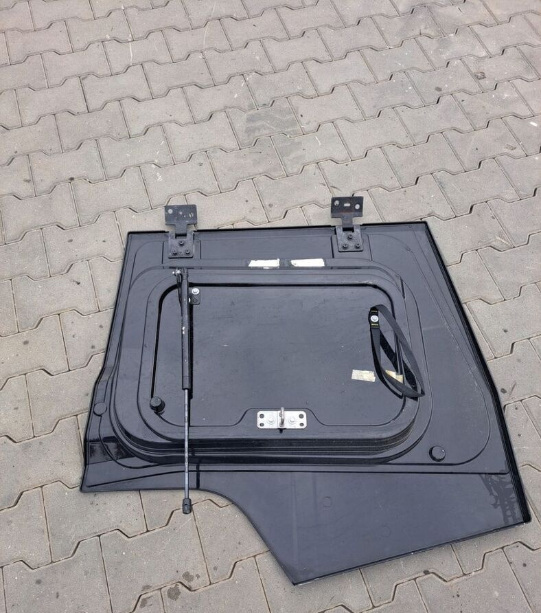 KLAPA SCHOWKA DRZWICZKI PRAWE Renault GAMA RANGE T - هيكل السيارة الخارجية - شاحنة: صور 2 KLAPA SCHOWKA DRZWICZKI PRAWE Renault GAMA RANGE T - هيكل السيارة الخارجية - شاحنة: صور 2