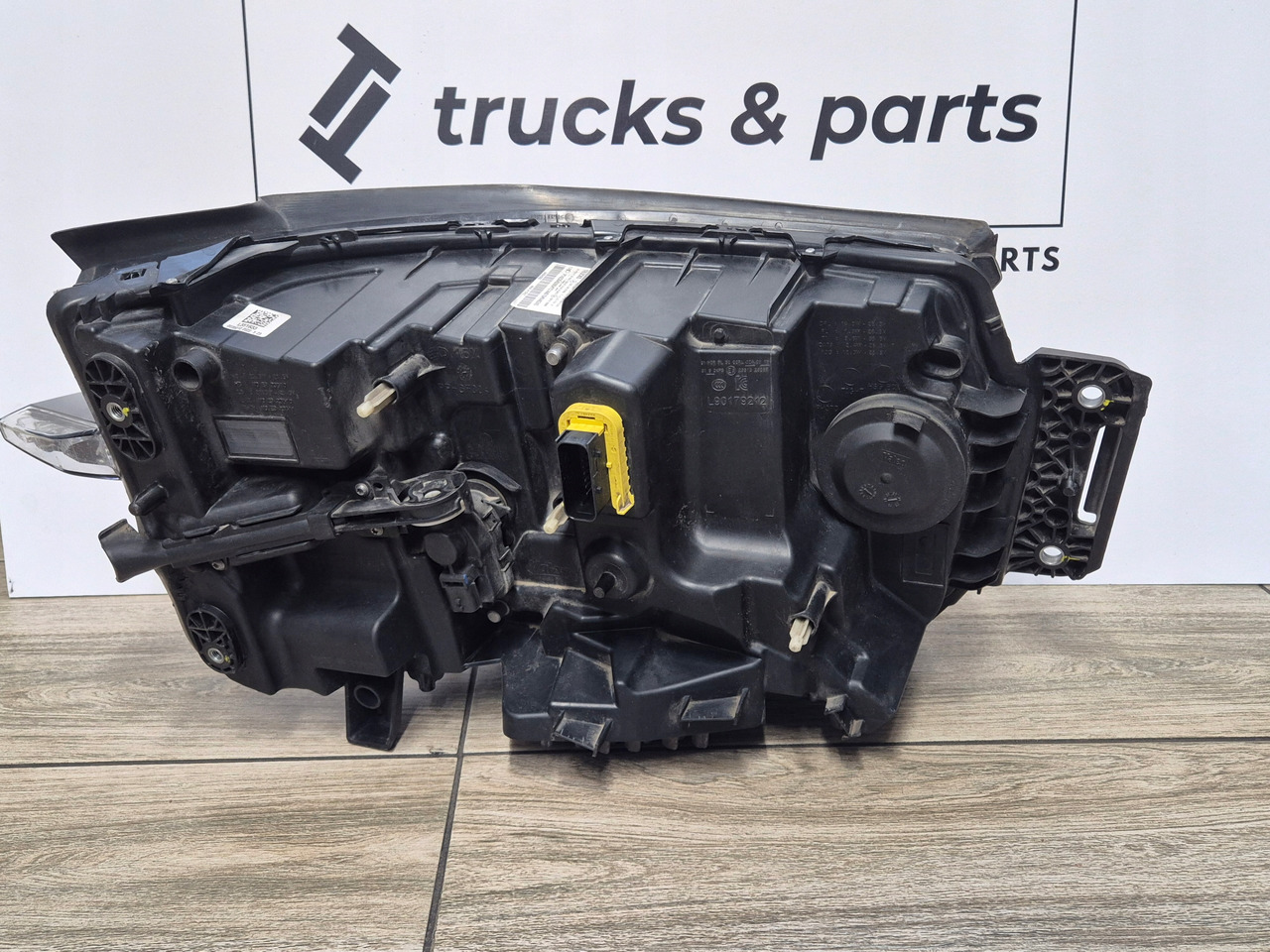 RENAULT REFLEKTOR LAMPA RENAULT RANGE T GAMA T EVOLUTION EVO LED LEWA - كشافات - شاحنة: صور 3 RENAULT REFLEKTOR LAMPA RENAULT RANGE T GAMA T EVOLUTION EVO LED LEWA - كشافات - شاحنة: صور 3