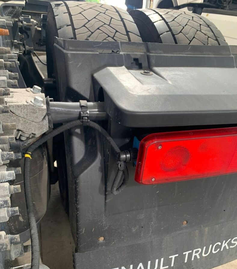 Renault BŁOTNIK PRAWY TYŁ KOMPLETNY RENAULT GAMA T C RANGE - درابزين - شاحنة: صور 2 Renault BŁOTNIK PRAWY TYŁ KOMPLETNY RENAULT GAMA T C RANGE - درابزين - شاحنة: صور 2