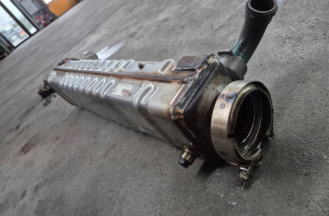 VOLVO CHŁODNICZKA SPALIN EGR FH 4 FH 16 D16K EURO6 21968564 - مبرد EGR - شاحنة: صور 4 VOLVO CHŁODNICZKA SPALIN EGR FH 4 FH 16 D16K EURO6 21968564 - مبرد EGR - شاحنة: صور 4