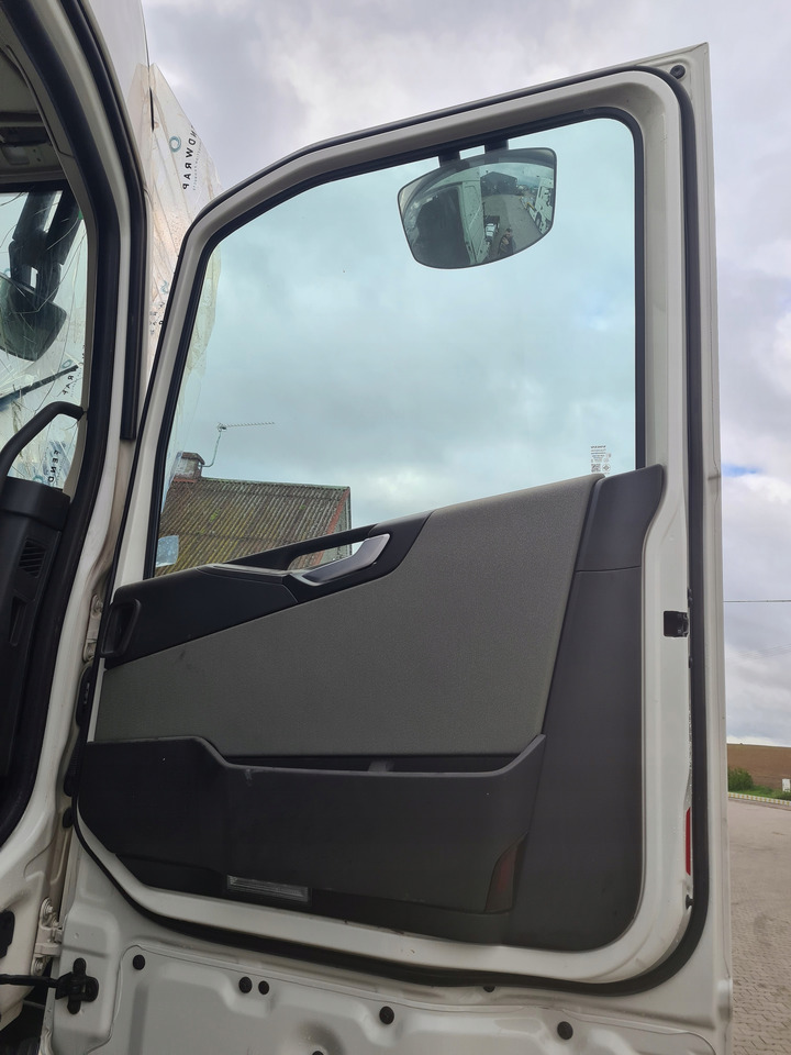 VOLVO DRZWI KOMPLETNE PRAWE VOLVO FH 5 ORYGINAŁ 1103 - باب و قطع الغيار: صور 3 VOLVO DRZWI KOMPLETNE PRAWE VOLVO FH 5 ORYGINAŁ 1103 - باب و قطع الغيار: صور 3
