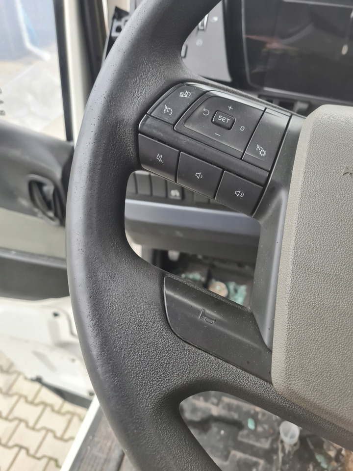 VOLVO KIEROWNICA WIELOFUNKCYJNA KOMPLETNA VOLVO FH 5 FM 5 FMX - عجلة القيادة - شاحنة: صور 2 VOLVO KIEROWNICA WIELOFUNKCYJNA KOMPLETNA VOLVO FH 5 FM 5 FMX - عجلة القيادة - شاحنة: صور 2