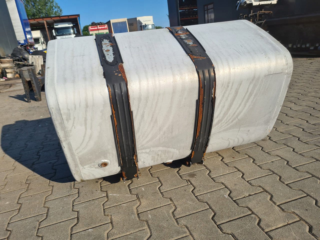 VOLVO ZBIORNIK PALIWA RENAULT DXI GAMA T VOLVO FH FM FL FE FMX LOW DECK 100x69x56 - خزان وقود - شاحنة: صور 5 VOLVO ZBIORNIK PALIWA RENAULT DXI GAMA T VOLVO FH FM FL FE FMX LOW DECK 100x69x56 - خزان وقود - شاحنة: صور 5