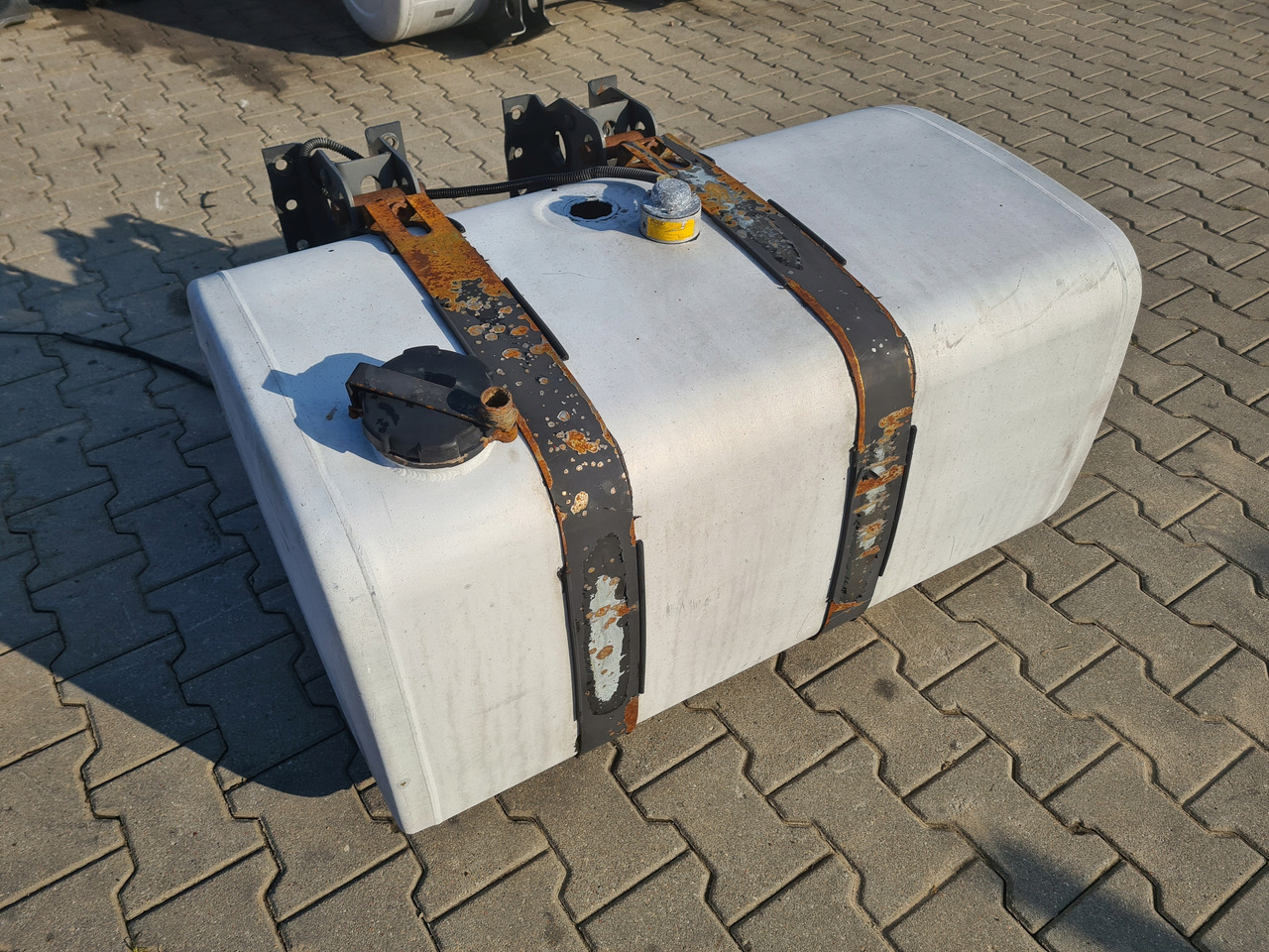 VOLVO ZBIORNIK PALIWA RENAULT DXI GAMA T VOLVO FH FM FL FE FMX LOW DECK 100x69x56 - خزان وقود - شاحنة: صور 1 VOLVO ZBIORNIK PALIWA RENAULT DXI GAMA T VOLVO FH FM FL FE FMX LOW DECK 100x69x56 - خزان وقود - شاحنة: صور 1