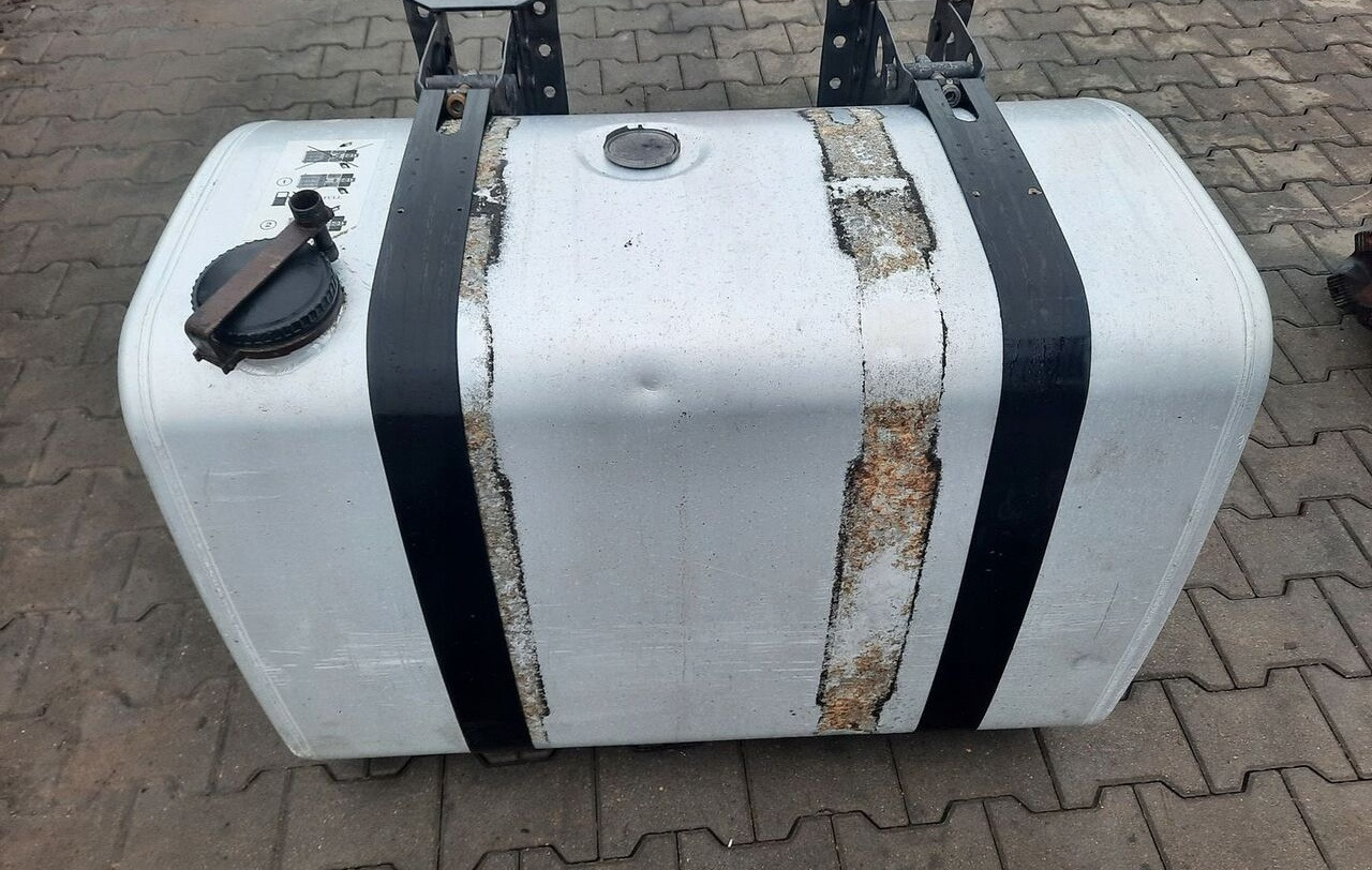 VOLVO ZBIORNIK PALIWA RENAULT GAMA T RANGE VOLVO FH FM 4 5 100/70/70 - خزان وقود - شاحنة: صور 3 VOLVO ZBIORNIK PALIWA RENAULT GAMA T RANGE VOLVO FH FM 4 5 100/70/70 - خزان وقود - شاحنة: صور 3