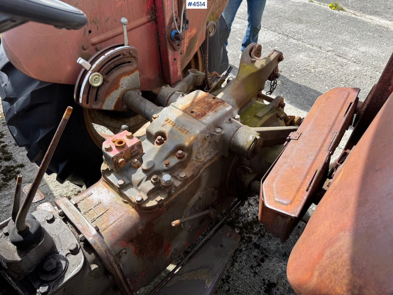 جرار 1968 Massey Ferguson 133: صور 15