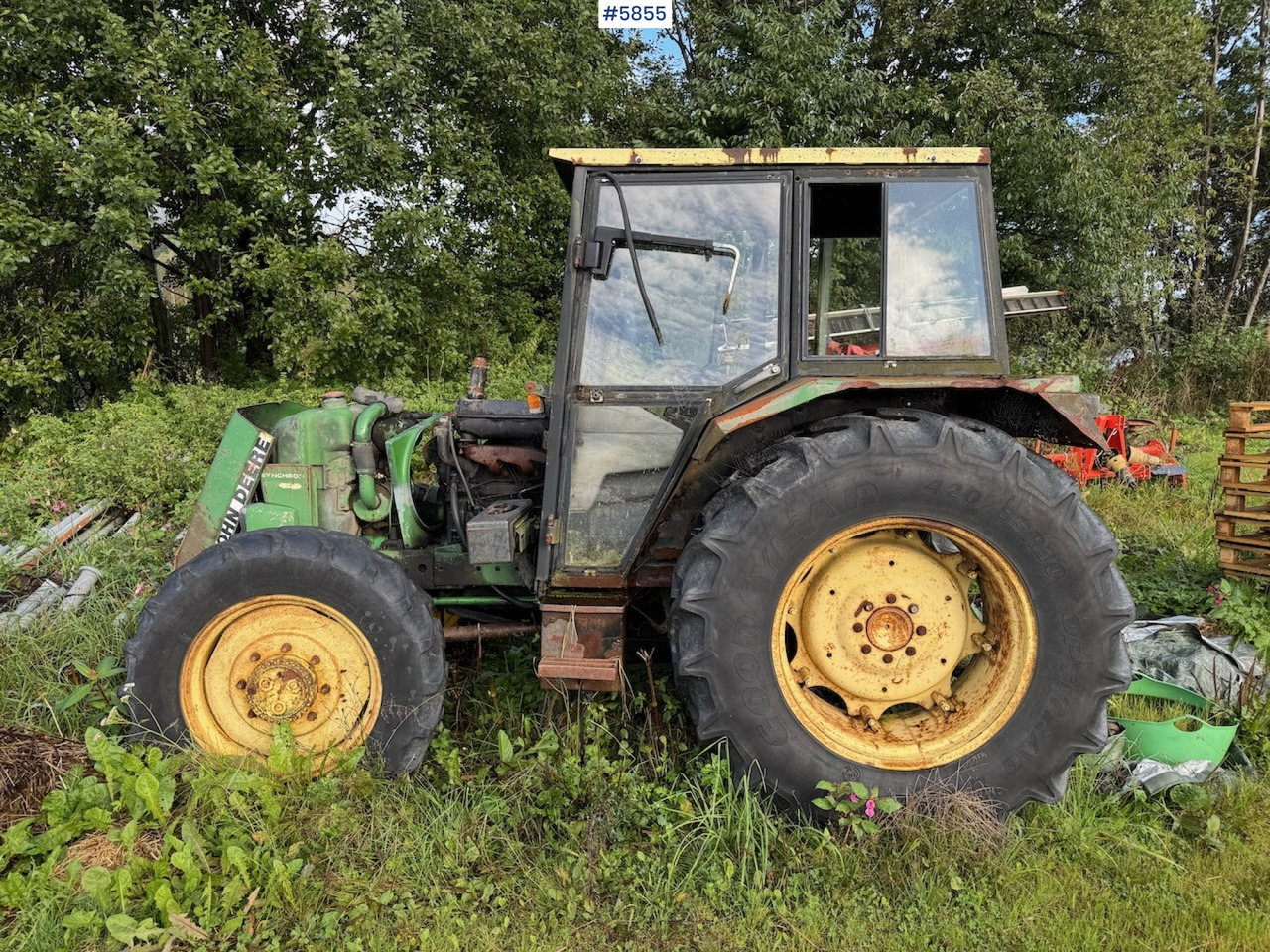1982 John Deere 1140 with front loader and a parts tractor - جرار: صور 5 1982 John Deere 1140 with front loader and a parts tractor - جرار: صور 5
