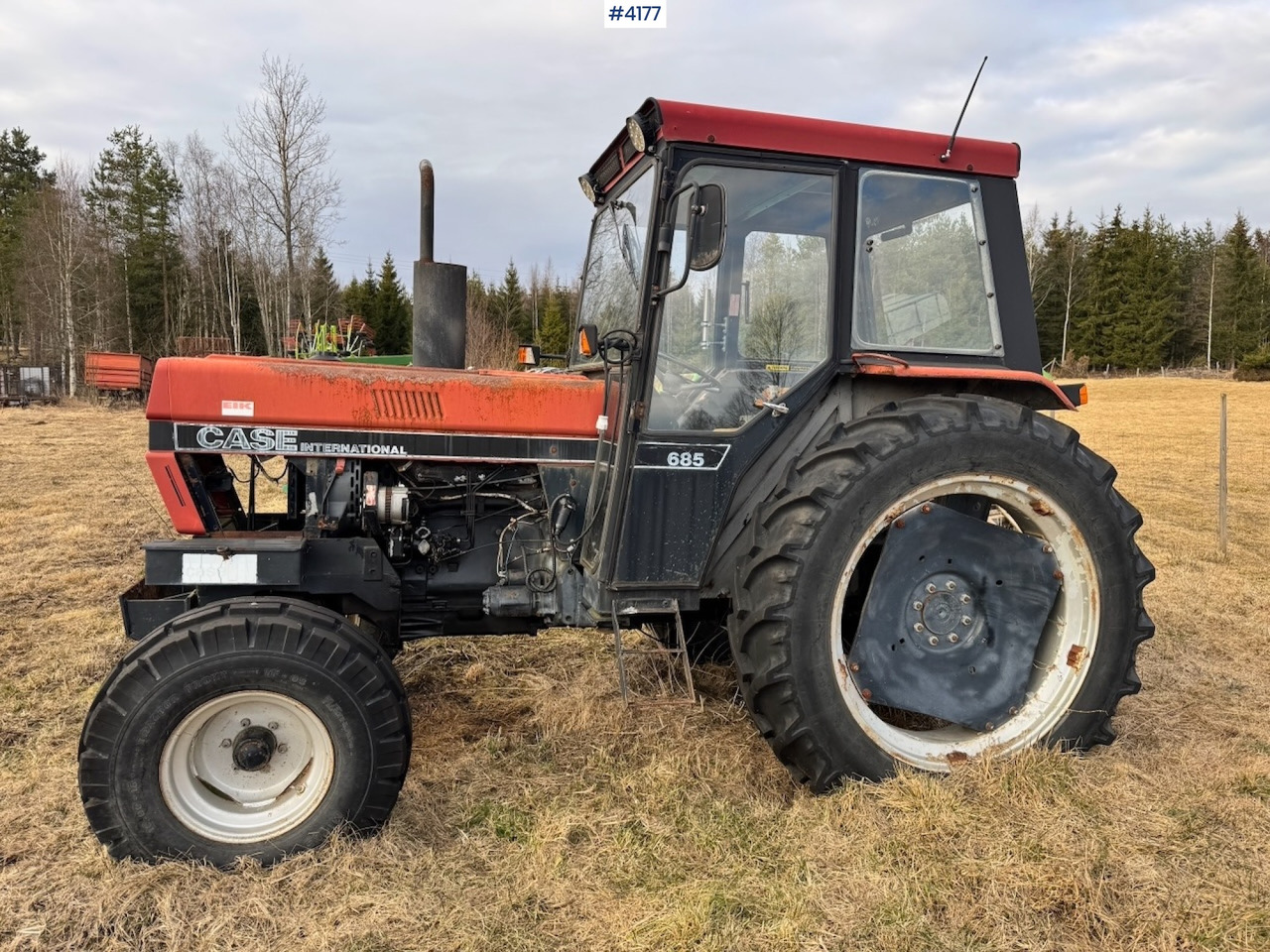 1986 Case International 685 4x2 - جرار: صور 1 1986 Case International 685 4x2 - جرار: صور 1