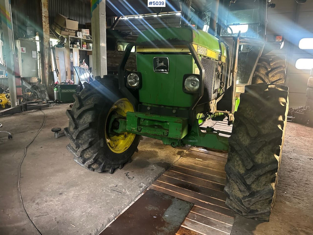 1987 John Deere 2850 Synchron w/ front loader - جرار: صور 2 1987 John Deere 2850 Synchron w/ front loader - جرار: صور 2