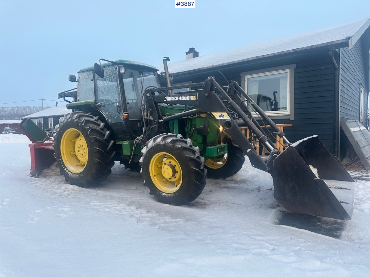 1987 John Deere Power Synchron 2450 4x4 w/ Quicke 4300 front loader, snow blower and gravel bucket. WATCH VIDEO. - جرار: صور 1 1987 John Deere Power Synchron 2450 4x4 w/ Quicke 4300 front loader, snow blower and gravel bucket. WATCH VIDEO. - جرار: صور 1