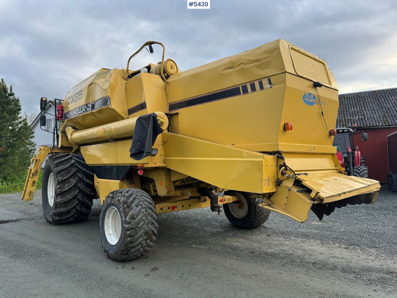 1995 New Holland TX65 m/ 20 fot skjærebord og henger - حصادة شاملة: صور 4 1995 New Holland TX65 m/ 20 fot skjærebord og henger - حصادة شاملة: صور 4