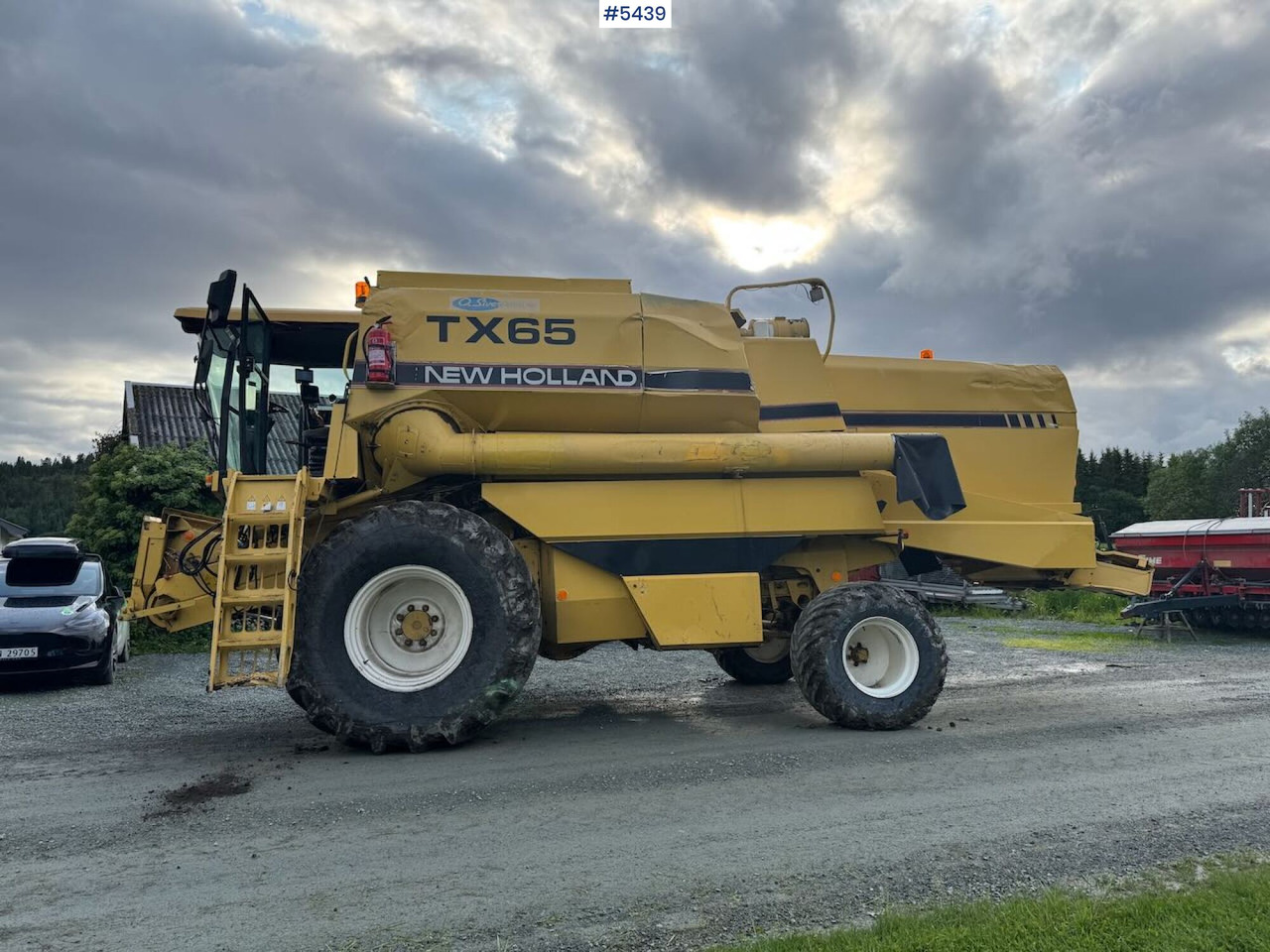 1995 New Holland TX65 m/ 20 fot skjærebord og henger - حصادة شاملة: صور 3 1995 New Holland TX65 m/ 20 fot skjærebord og henger - حصادة شاملة: صور 3