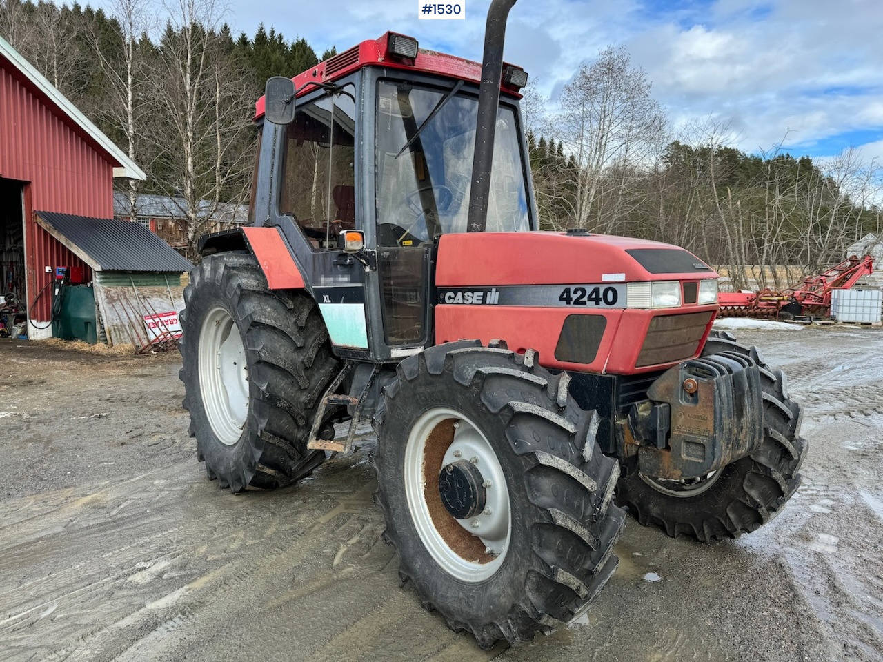 1996 Case CASE IH 4240 XL - جرار: صور 1 1996 Case CASE IH 4240 XL - جرار: صور 1