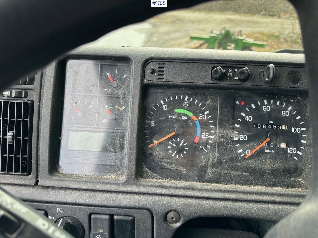 بصندوق مغلق شاحنة 2000 Volvo 250 4x2 reparasjonsobjekt: صور 16
