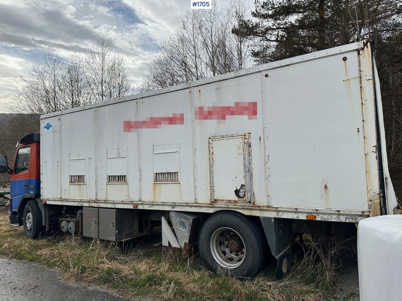 بصندوق مغلق شاحنة 2000 Volvo 250 4x2 reparasjonsobjekt: صور 6