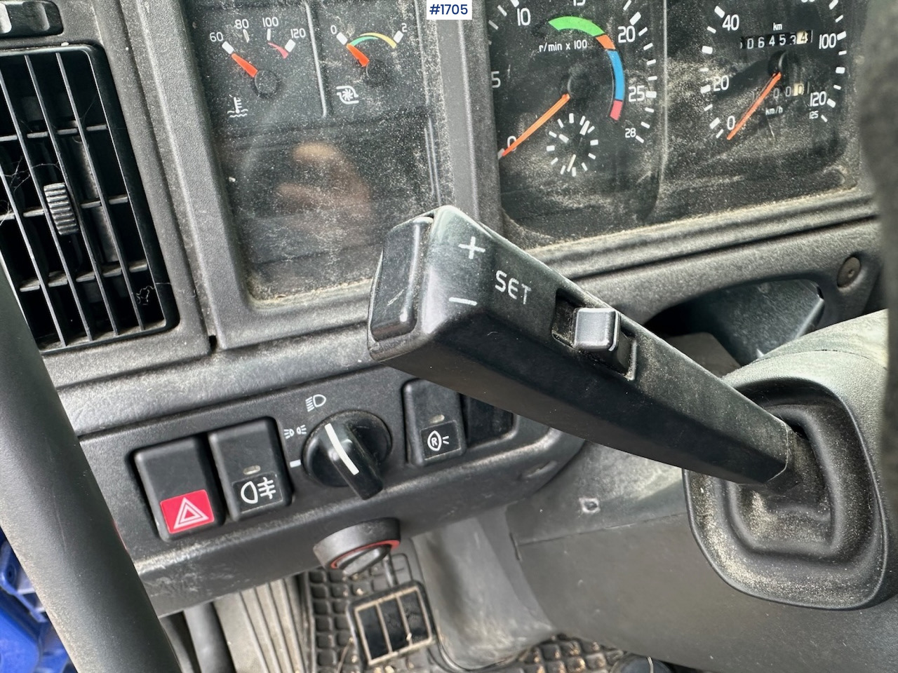 بصندوق مغلق شاحنة 2000 Volvo 250 4x2 reparasjonsobjekt: صور 15