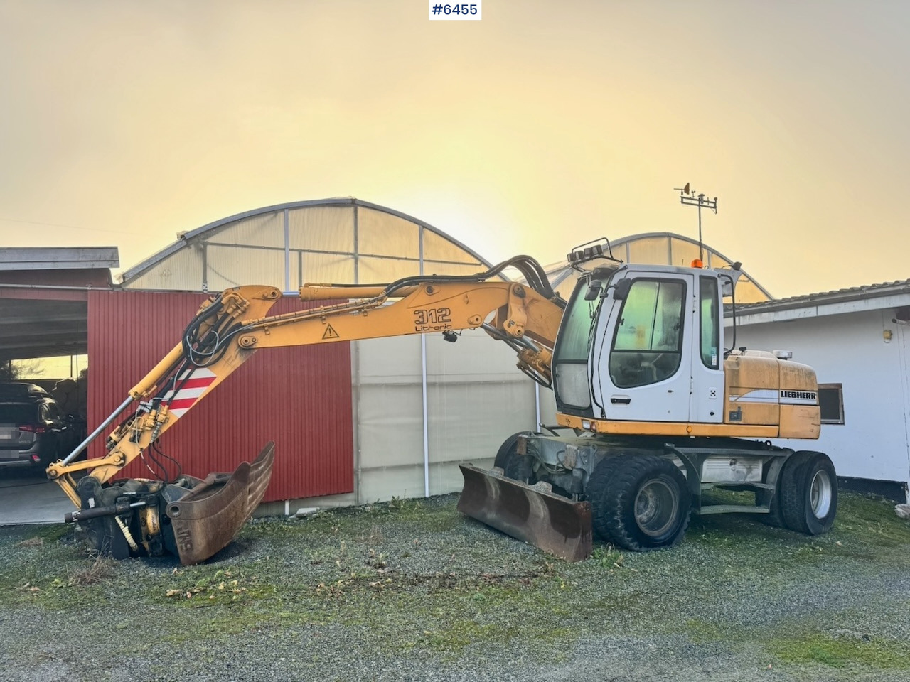 2003 Liebherr 312 Wheeled excavator w/ Rototilt and 2 buckets. - حفارة: صور 3 2003 Liebherr 312 Wheeled excavator w/ Rototilt and 2 buckets. - حفارة: صور 3