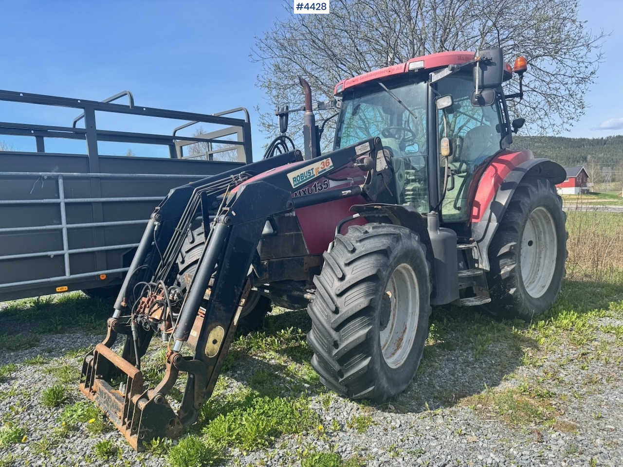 2004 Case MXU 135 4x4 w/ Front Loader. - جرار: صور 4 2004 Case MXU 135 4x4 w/ Front Loader. - جرار: صور 4