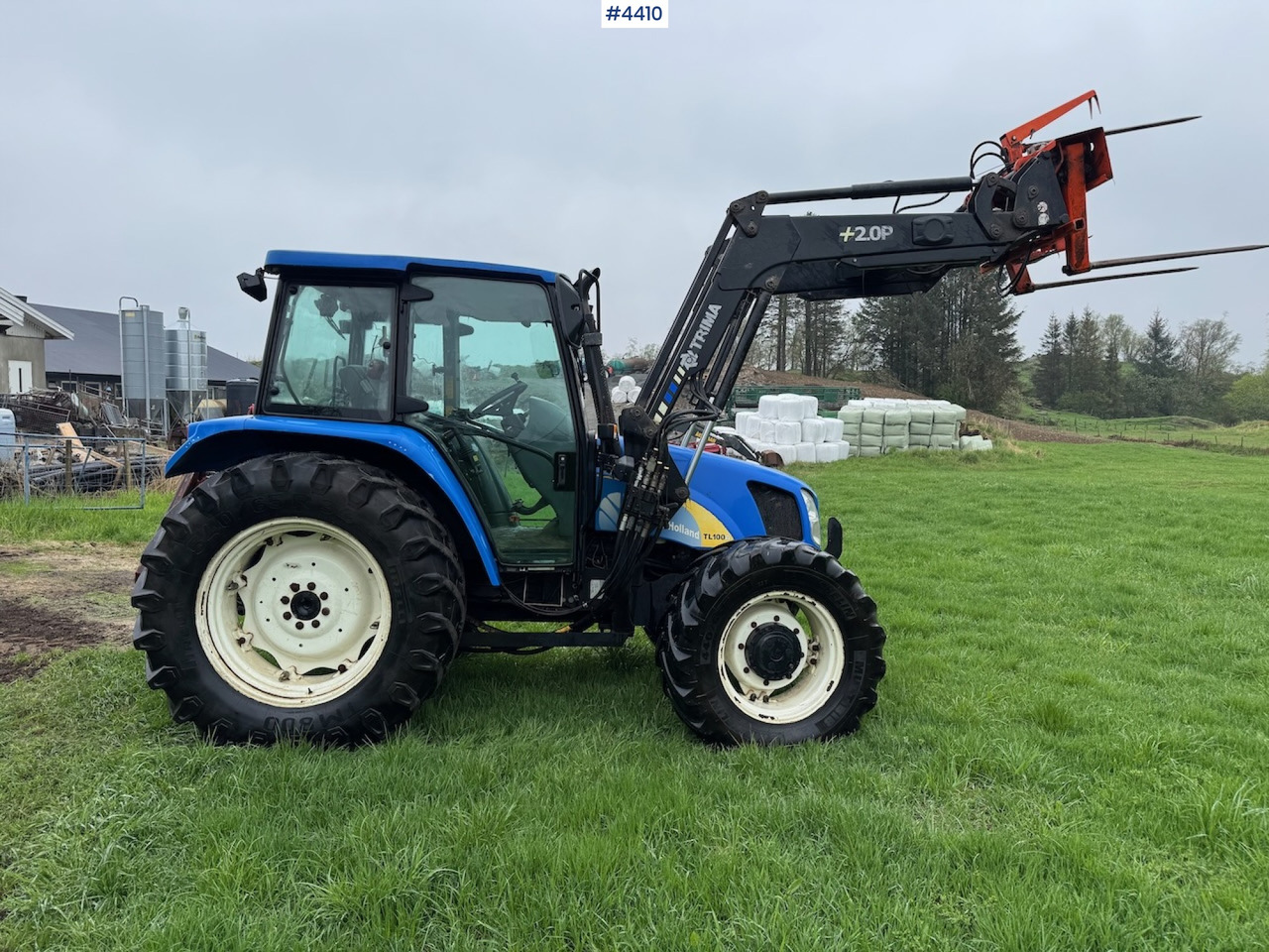 2006 New Holland TL100 A w/Front Loader. - جرار: صور 3 2006 New Holland TL100 A w/Front Loader. - جرار: صور 3