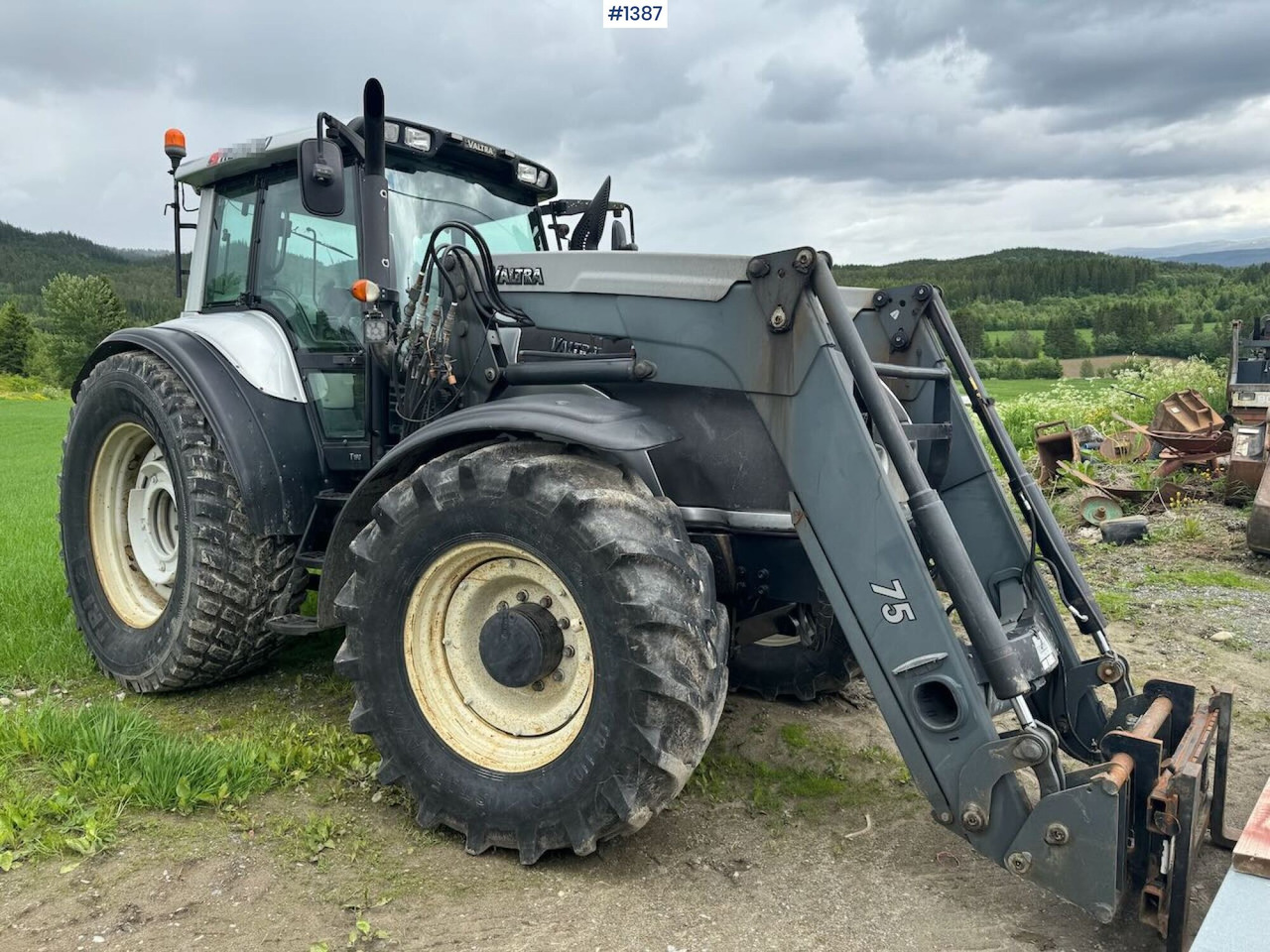 2007 Valtra T190 4x4 Tractor w/ bucket - جرار: صور 1 2007 Valtra T190 4x4 Tractor w/ bucket - جرار: صور 1
