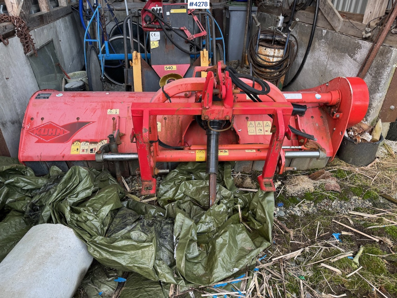 2008 Kuhn BKE 210 - معدات القش: صور 1 2008 Kuhn BKE 210 - معدات القش: صور 1