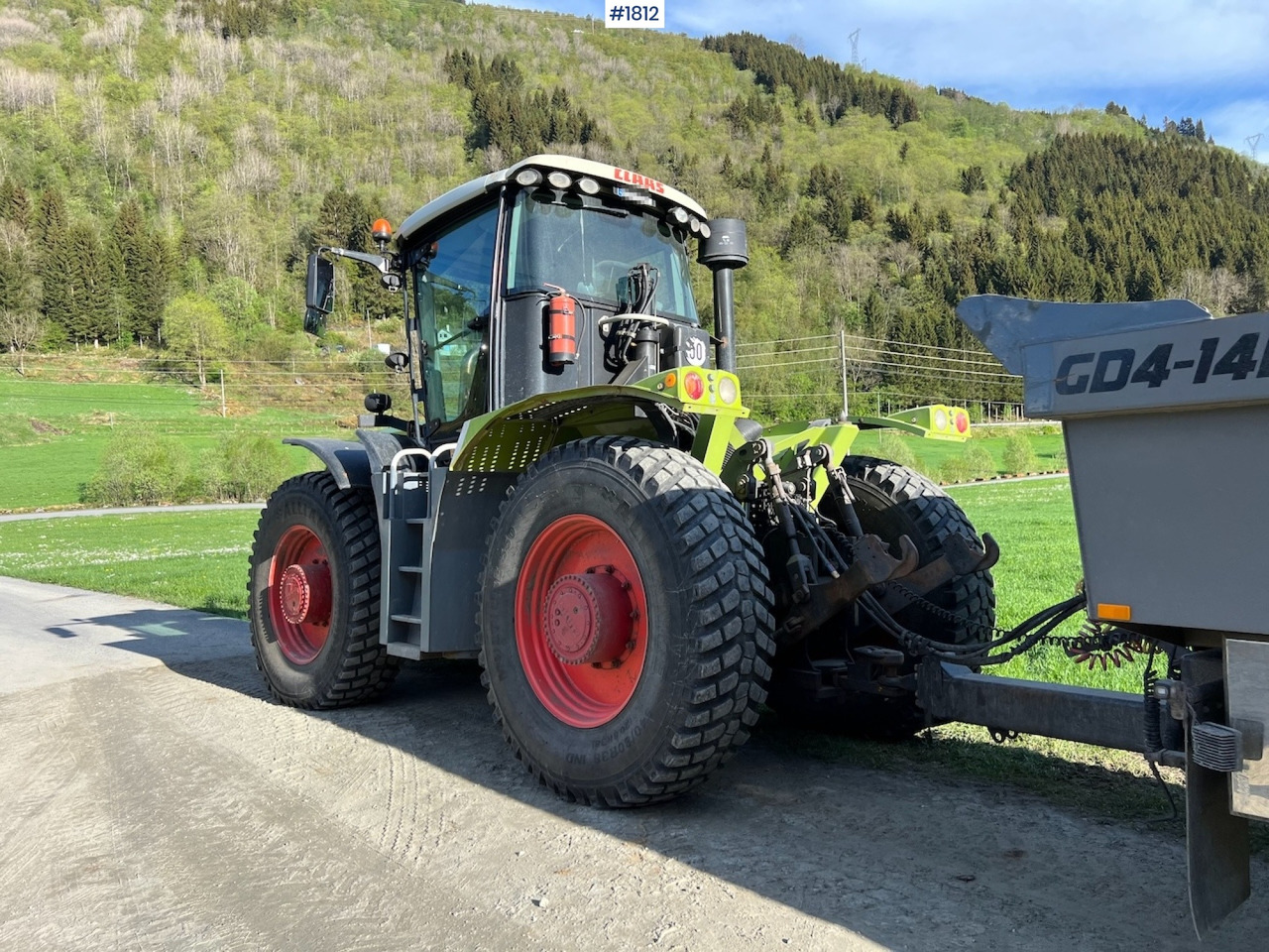 2009 Claas Xerion 3800 - جرار: صور 3 2009 Claas Xerion 3800 - جرار: صور 3