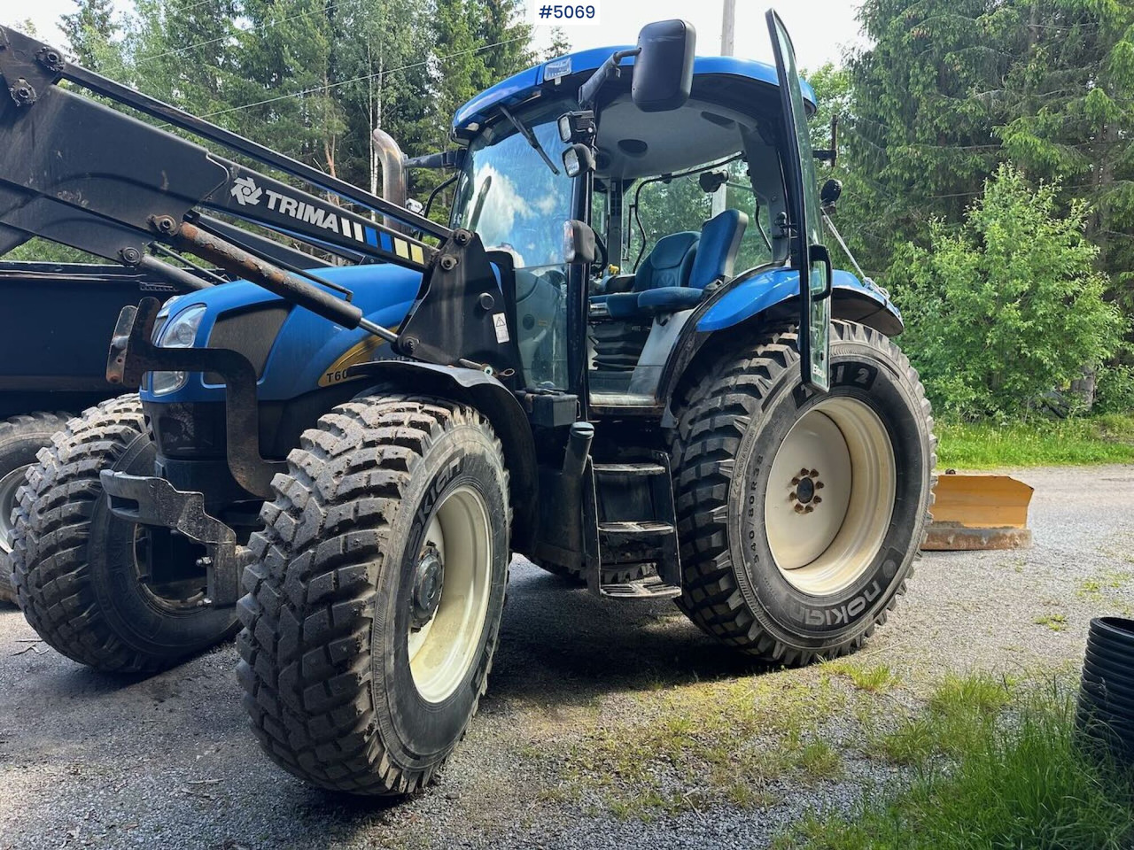 2009 New Holland T6040 SS w/ Trima front loader - جرار: صور 2 2009 New Holland T6040 SS w/ Trima front loader - جرار: صور 2