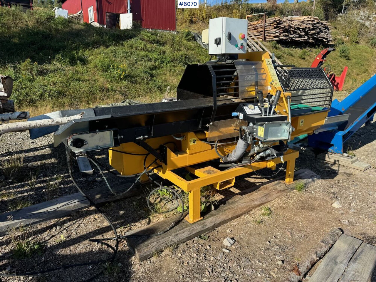 2010 Kisaved Kubik firewood processor with log table and conveyor belt. - معدات الغابات: صور 3 2010 Kisaved Kubik firewood processor with log table and conveyor belt. - معدات الغابات: صور 3