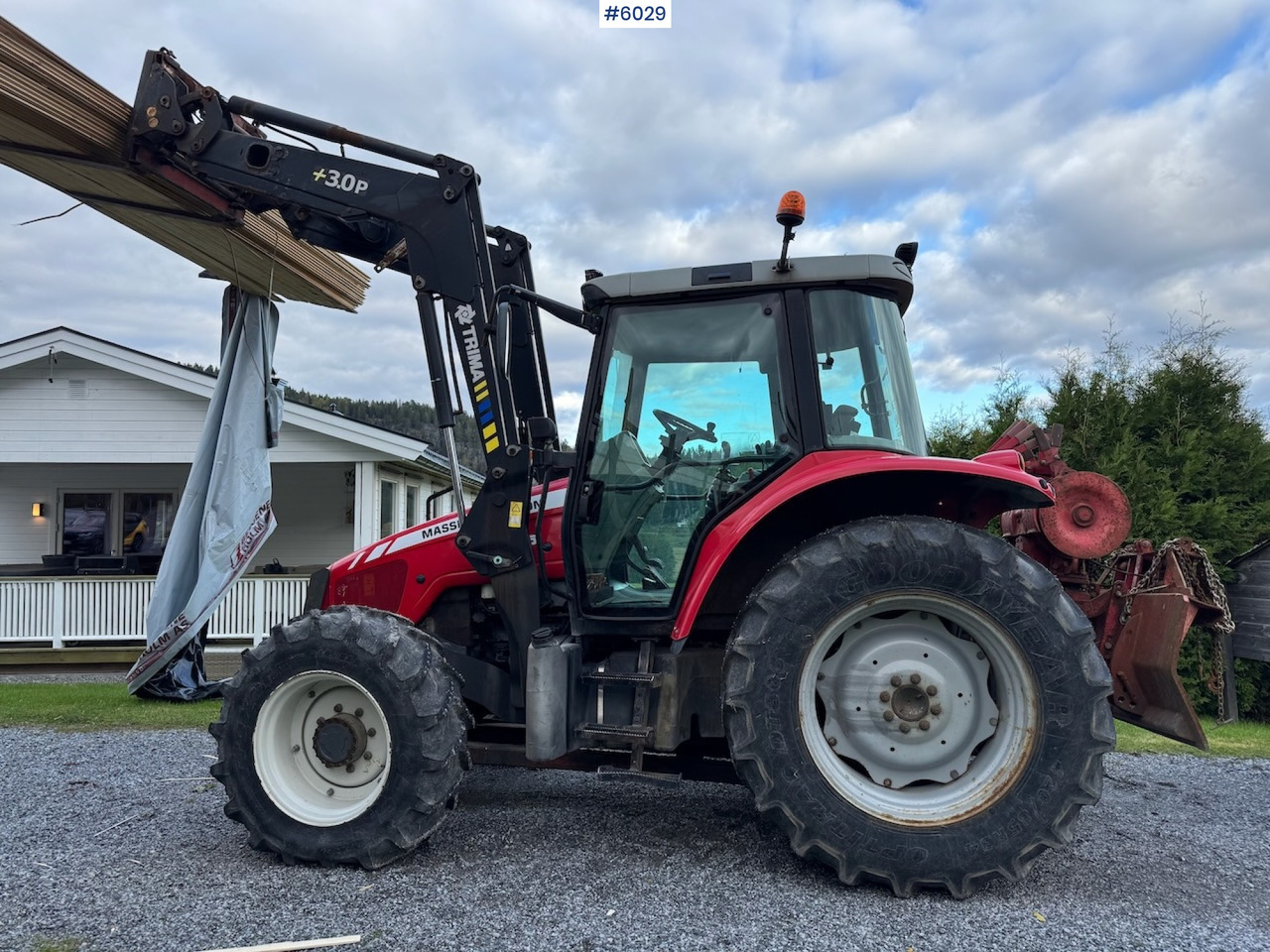 2010 Massey Ferguson 5445 with Front Loader - جرار: صور 1 2010 Massey Ferguson 5445 with Front Loader - جرار: صور 1