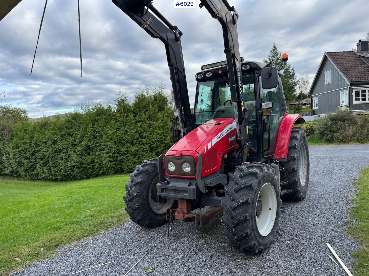 2010 Massey Ferguson 5445 with Front Loader - جرار: صور 2 2010 Massey Ferguson 5445 with Front Loader - جرار: صور 2