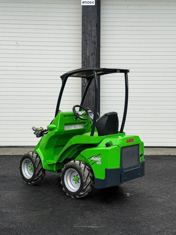 2012 Avant M420 w/ bucket NEWLY SERVICED - لودر مفصلي صغير: صور 3 2012 Avant M420 w/ bucket NEWLY SERVICED - لودر مفصلي صغير: صور 3