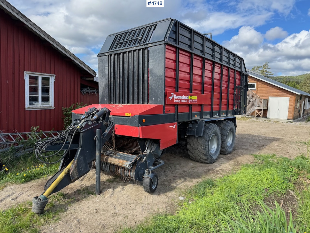 2012 Kverneland Taarup 10045 R Loading wagon - معدات القش: صور 1 2012 Kverneland Taarup 10045 R Loading wagon - معدات القش: صور 1