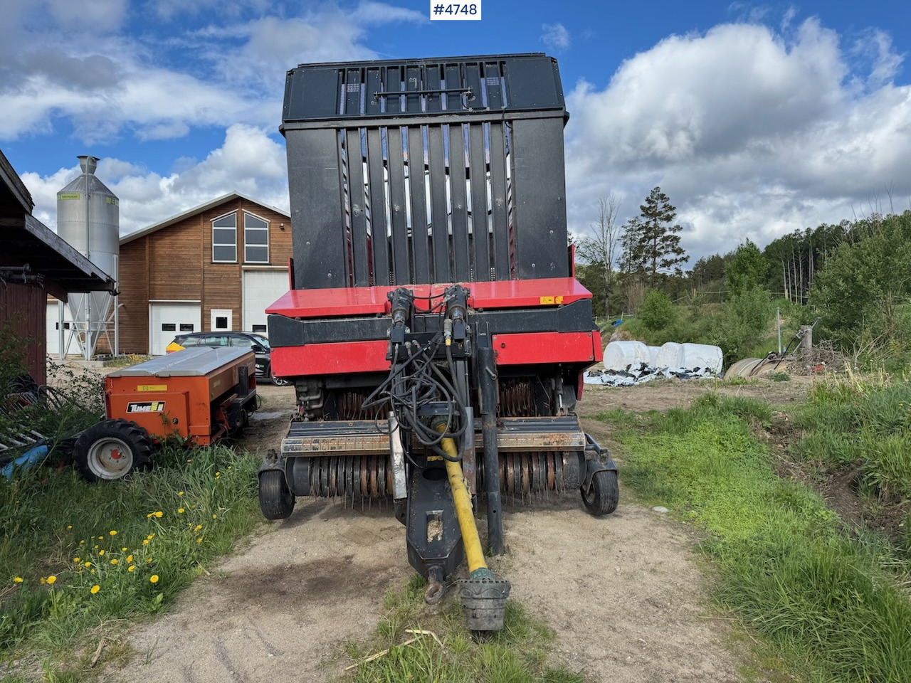 2012 Kverneland Taarup 10045 R Loading wagon - معدات القش: صور 3 2012 Kverneland Taarup 10045 R Loading wagon - معدات القش: صور 3