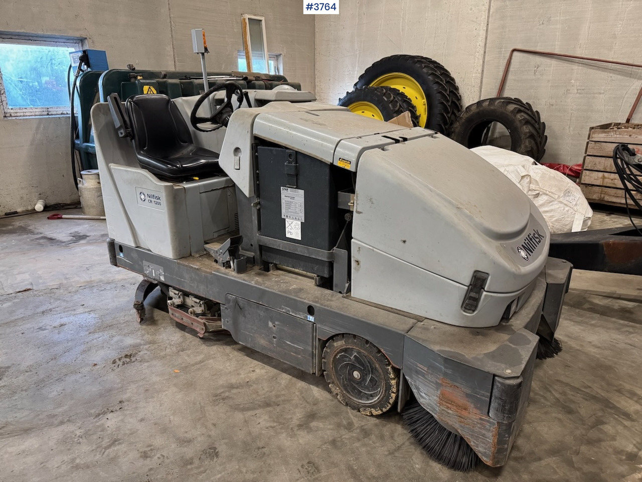 2012 Nilfisk CR 1200 broom and sweeper - كناسة المناطق الصناعية: صور 2 2012 Nilfisk CR 1200 broom and sweeper - كناسة المناطق الصناعية: صور 2