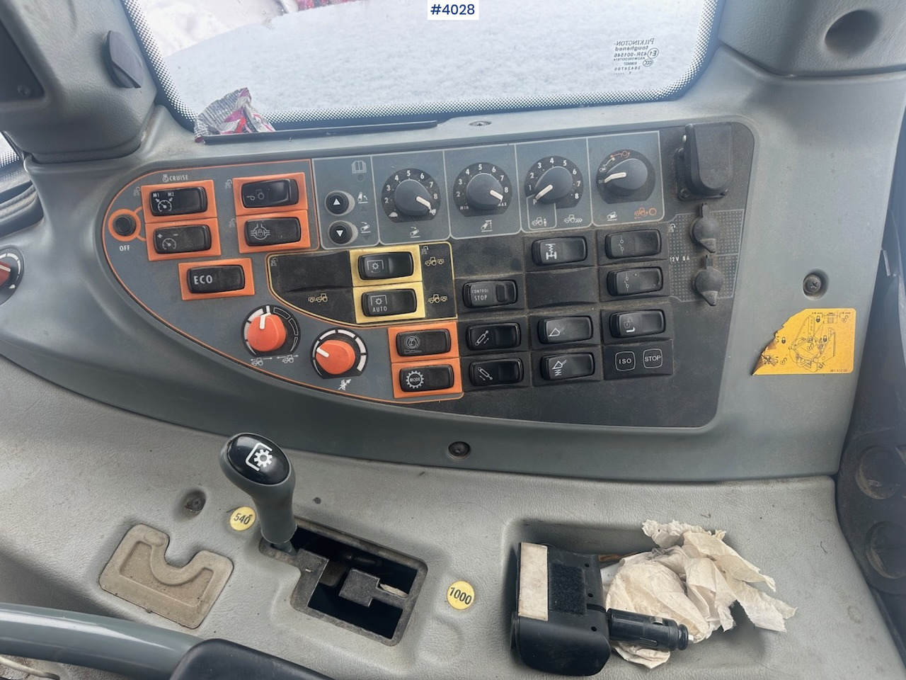 جرار 2012 Valtra N122 4x4 traktor w/ front loader and Dalen snow blower: صور 24