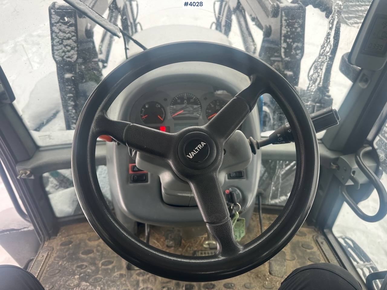 جرار 2012 Valtra N122 4x4 traktor w/ front loader and Dalen snow blower: صور 17