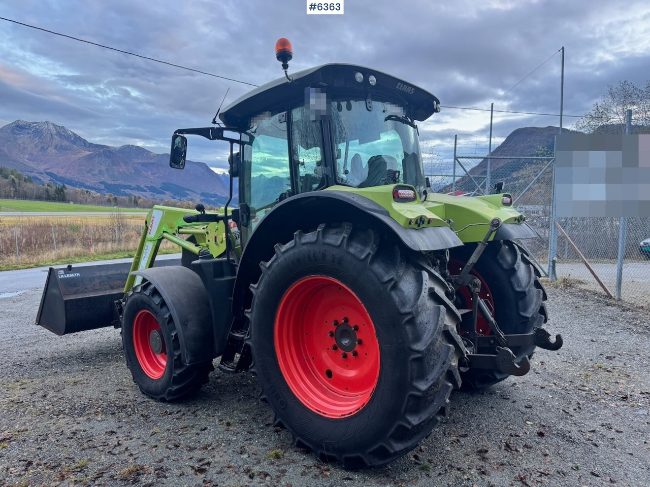 2013 Claas Arion 550 w/ Front loader, Bucket, forks and rear cutters. 1110 hours! - جرار: صور 5 2013 Claas Arion 550 w/ Front loader, Bucket, forks and rear cutters. 1110 hours! - جرار: صور 5