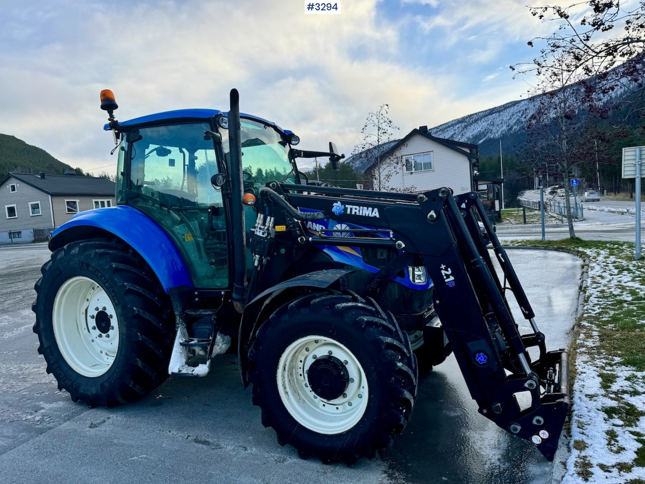 2013 New Holland T5.95 with Trima +2.1P Front Loader. New Engine! - جرار: صور 3 2013 New Holland T5.95 with Trima +2.1P Front Loader. New Engine! - جرار: صور 3
